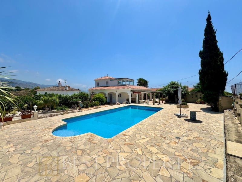 4 soverom Villa til salgs i Nerja - € 695 000 (Ref: 9818683)