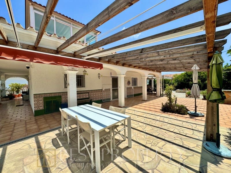 4 soverom Villa til salgs i Nerja - € 695 000 (Ref: 9818683)