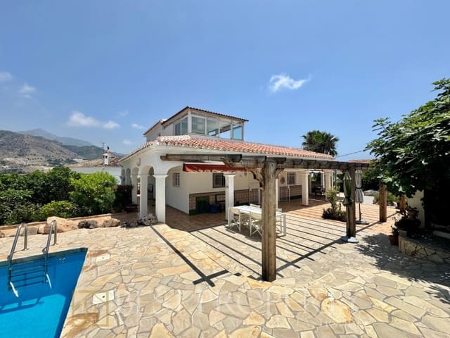 4 camera da letto Villa in vendita in Avda Pescia - Ctra de Frigiliana, Nerja - 695.000 € (Rif: 9818683)