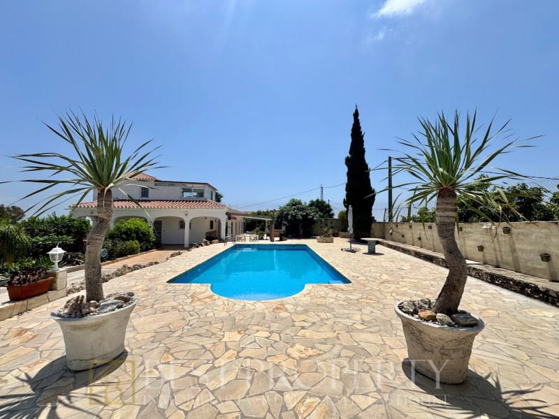 4 soverom Villa til salgs i Nerja - € 695 000 (Ref: 9818683)
