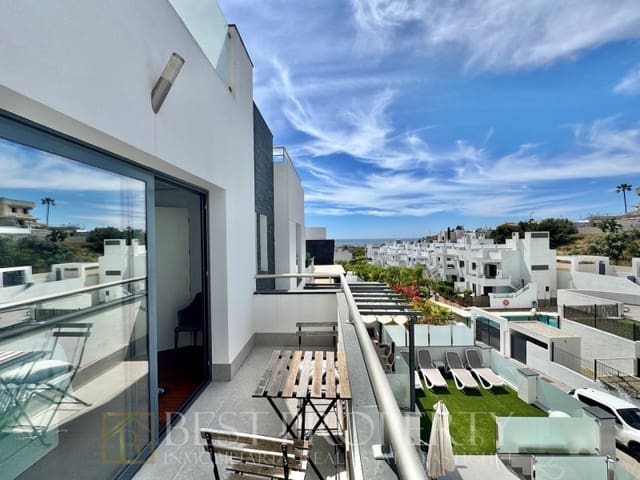 4 soveværelse Villa til salg i Avda Pescia - Ctra de Frigiliana, Nerja - € 780.000 (Ref: 9818688)