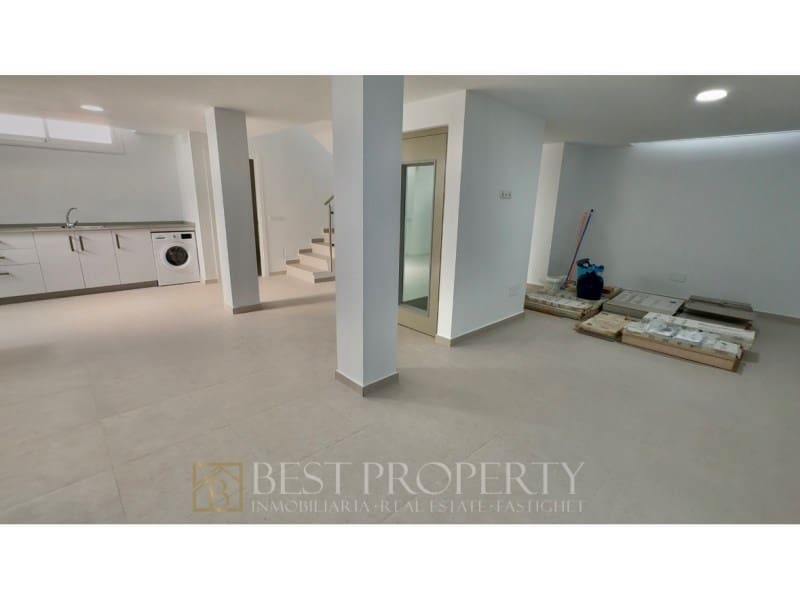 4 bedroom Villa for sale in Nerja with garage - € 865,000 (Ref: 9851292)