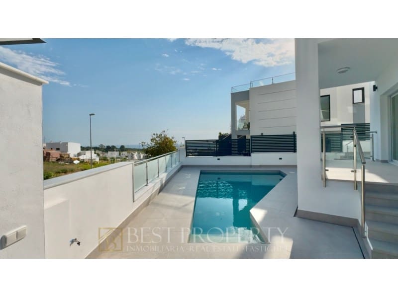 4 bedroom Villa for sale in Nerja with garage - € 865,000 (Ref: 9851292)