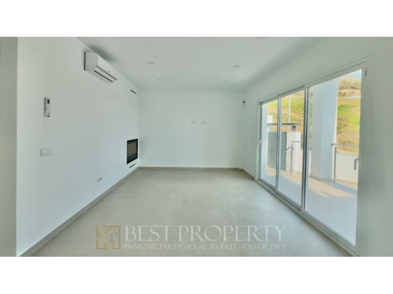 4 bedroom Villa for sale in Nerja with garage - € 865,000 (Ref: 9851292)