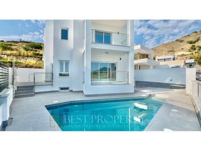 4 sovrum Villa till salu i Capistrano, Nerja med garage - 865 000 € (Ref: 9851292)