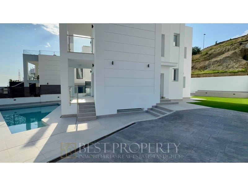 4 bedroom Villa for sale in Nerja with garage - € 865,000 (Ref: 9851292)