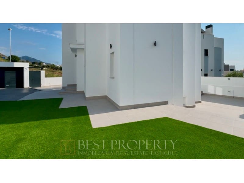 4 bedroom Villa for sale in Nerja with garage - € 865,000 (Ref: 9851292)