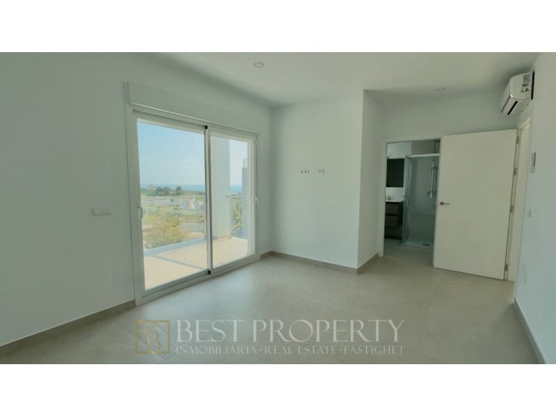 4 bedroom Villa for sale in Nerja with garage - € 865,000 (Ref: 9851292)