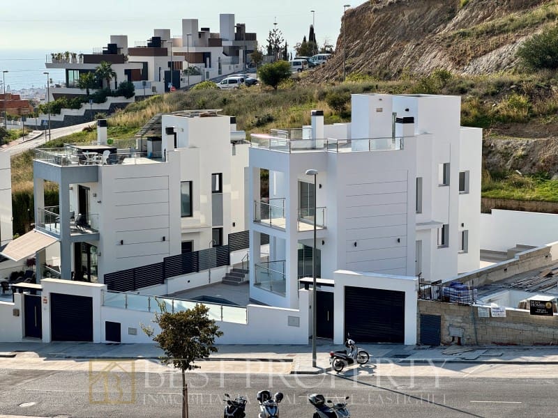 4 bedroom Villa for sale in Nerja with garage - € 865,000 (Ref: 9851292)
