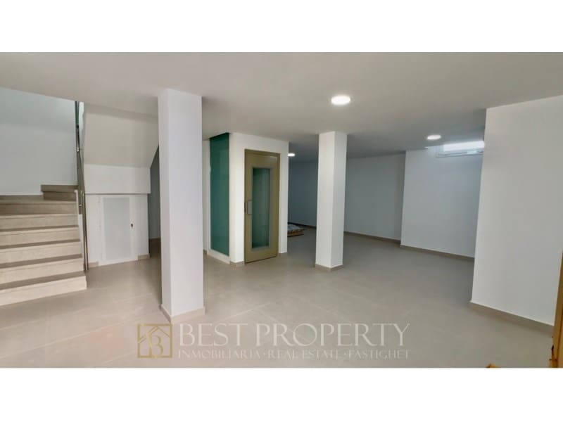 4 bedroom Villa for sale in Nerja with garage - € 865,000 (Ref: 9851292)