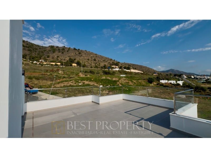 4 bedroom Villa for sale in Nerja with garage - € 865,000 (Ref: 9851292)