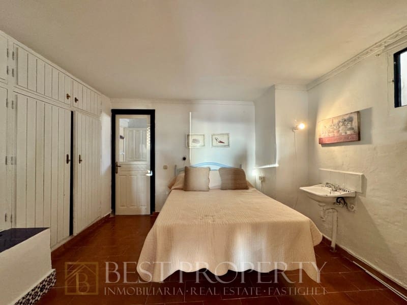 5 soveværelse Villa til salg i Nerja - € 499.000 (Ref: 9851293)