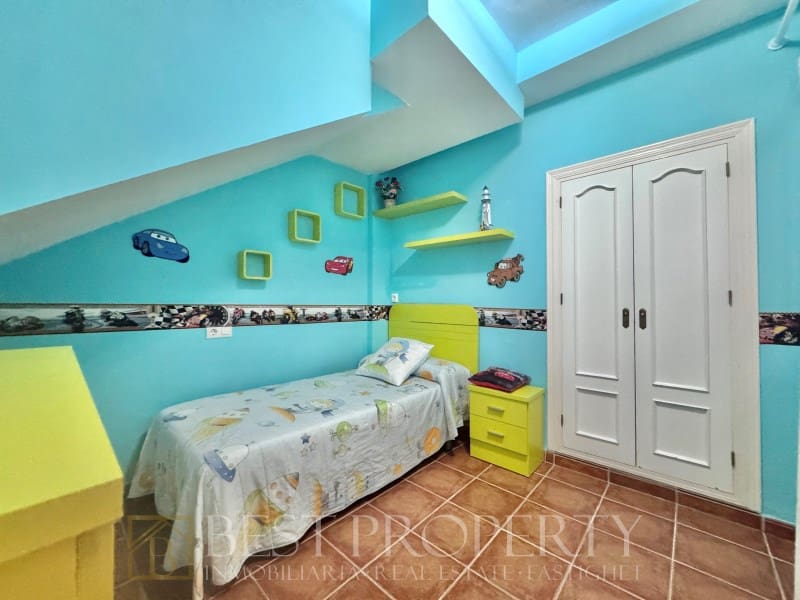 5 quarto Moradia para venda em Frigiliana com piscina - 415 000 € (Ref: 9861750)