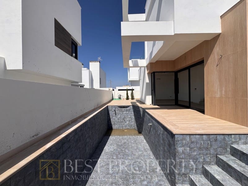 5 sypialnia Willa na sprzedaż w Nerja z basenem - 775 000 € (Ref: 9942031)