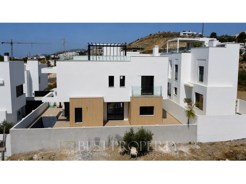 5 sypialnia Willa na sprzedaż w Nerja z basenem - 775 000 € (Ref: 9942031)