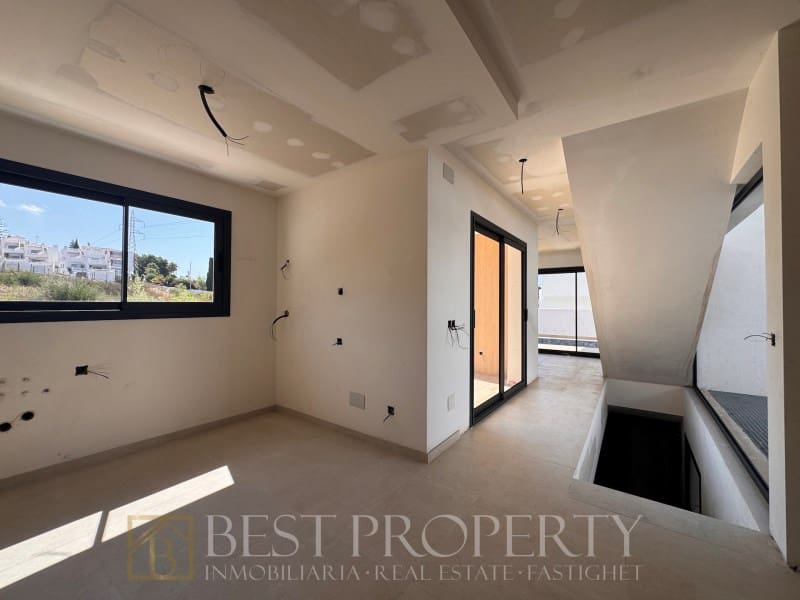 5 sypialnia Willa na sprzedaż w Nerja z basenem - 775 000 € (Ref: 9942031)