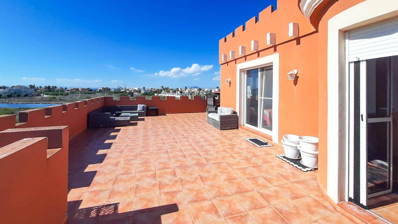 9 soverom Villa til salgs i La Manga del Mar Menor med svømmebasseng garasje - € 580 000 (Ref: 10180697)