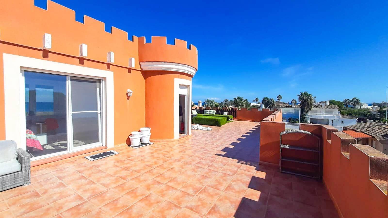 9 soverom Villa til salgs i La Manga del Mar Menor med svømmebasseng garasje - € 580 000 (Ref: 10180697)