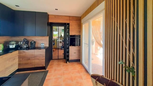 9 soverom Villa til salgs i La Manga del Mar Menor med svømmebasseng garasje - € 580 000 (Ref: 10180697)