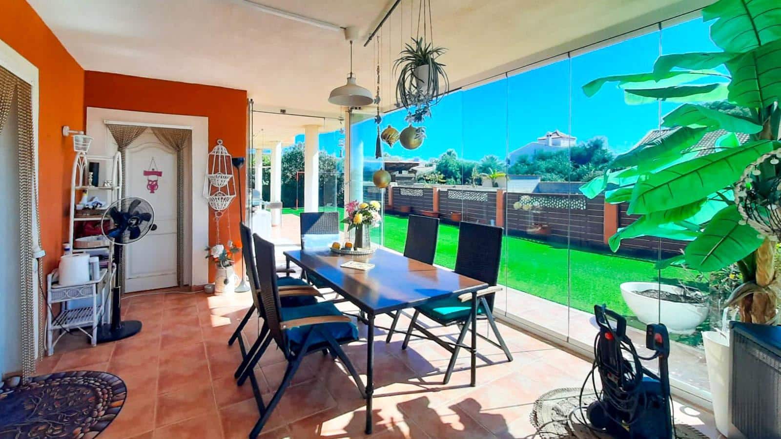 9 soverom Villa til salgs i La Manga del Mar Menor med svømmebasseng garasje - € 580 000 (Ref: 10180697)