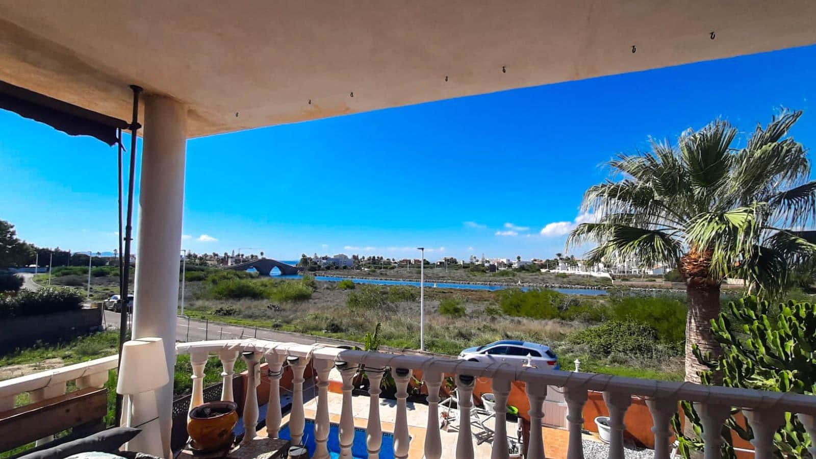 9 soverom Villa til salgs i La Manga del Mar Menor med svømmebasseng garasje - € 580 000 (Ref: 10180697)