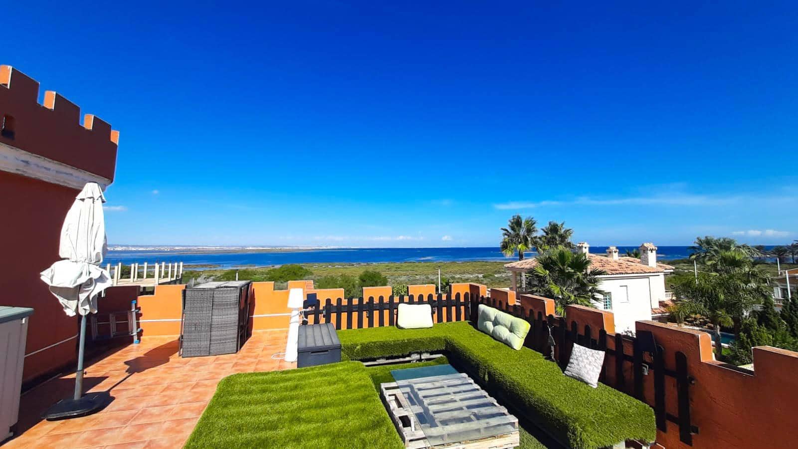9 soverom Villa til salgs i La Manga del Mar Menor med svømmebasseng garasje - € 580 000 (Ref: 10180697)