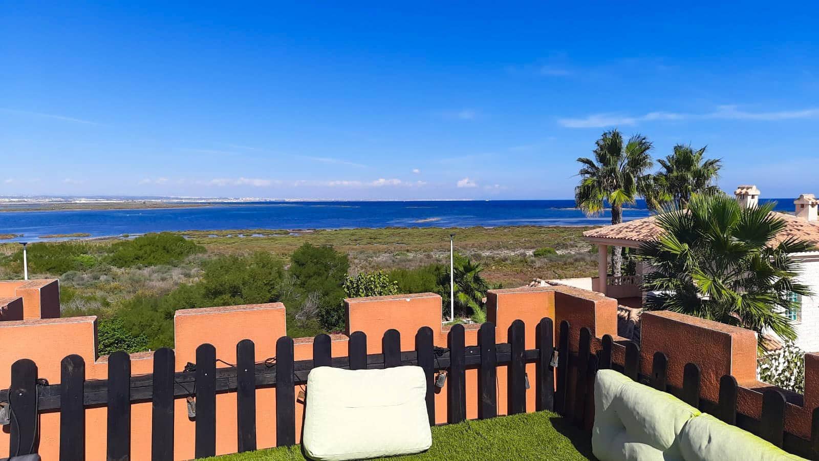 9 soverom Villa til salgs i La Manga del Mar Menor med svømmebasseng garasje - € 580 000 (Ref: 10180697)