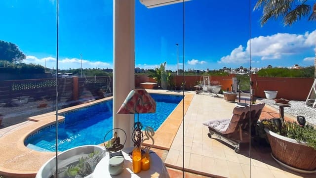 9 soverom Villa til salgs i La Manga del Mar Menor med svømmebasseng garasje - € 580 000 (Ref: 10180697)