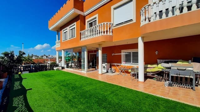 9 soverom Villa til salgs i La Manga del Mar Menor med svømmebasseng garasje - € 580 000 (Ref: 10180697)