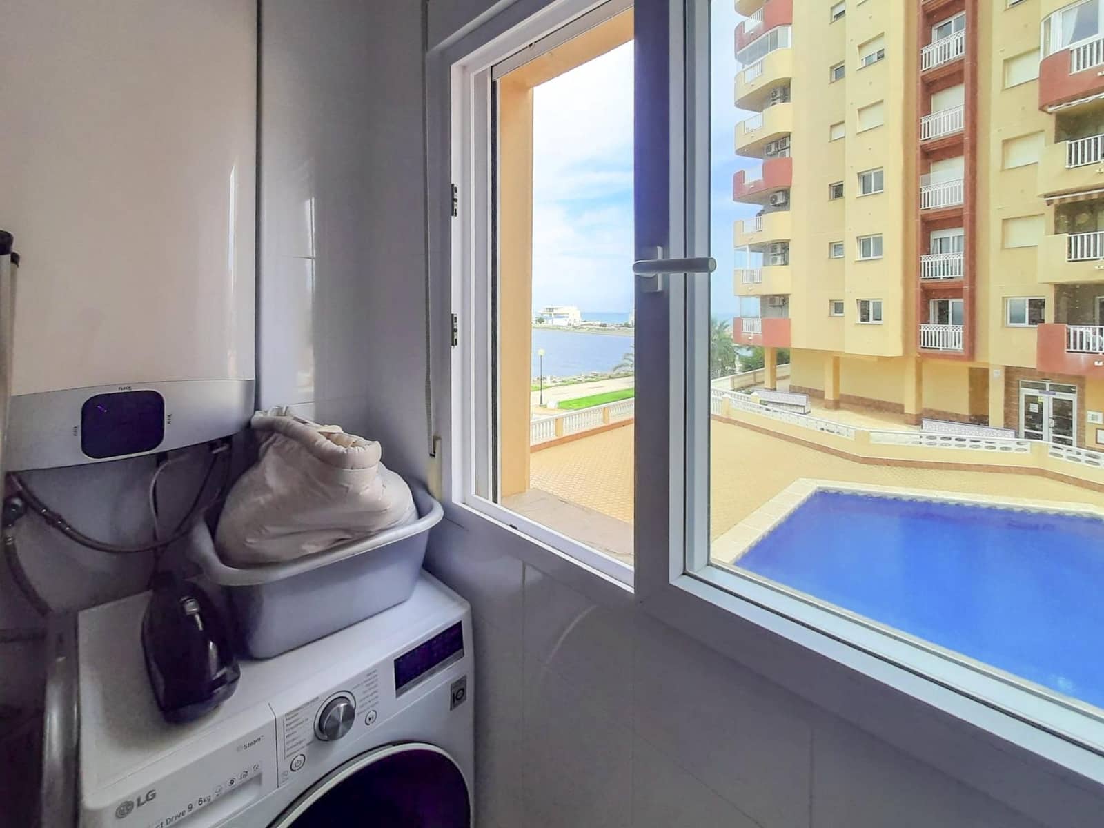 Apartamento de 3 habitaciones en La Manga del Mar Menor en venta con piscina garaje - 290.000 € (Ref: 8597411)