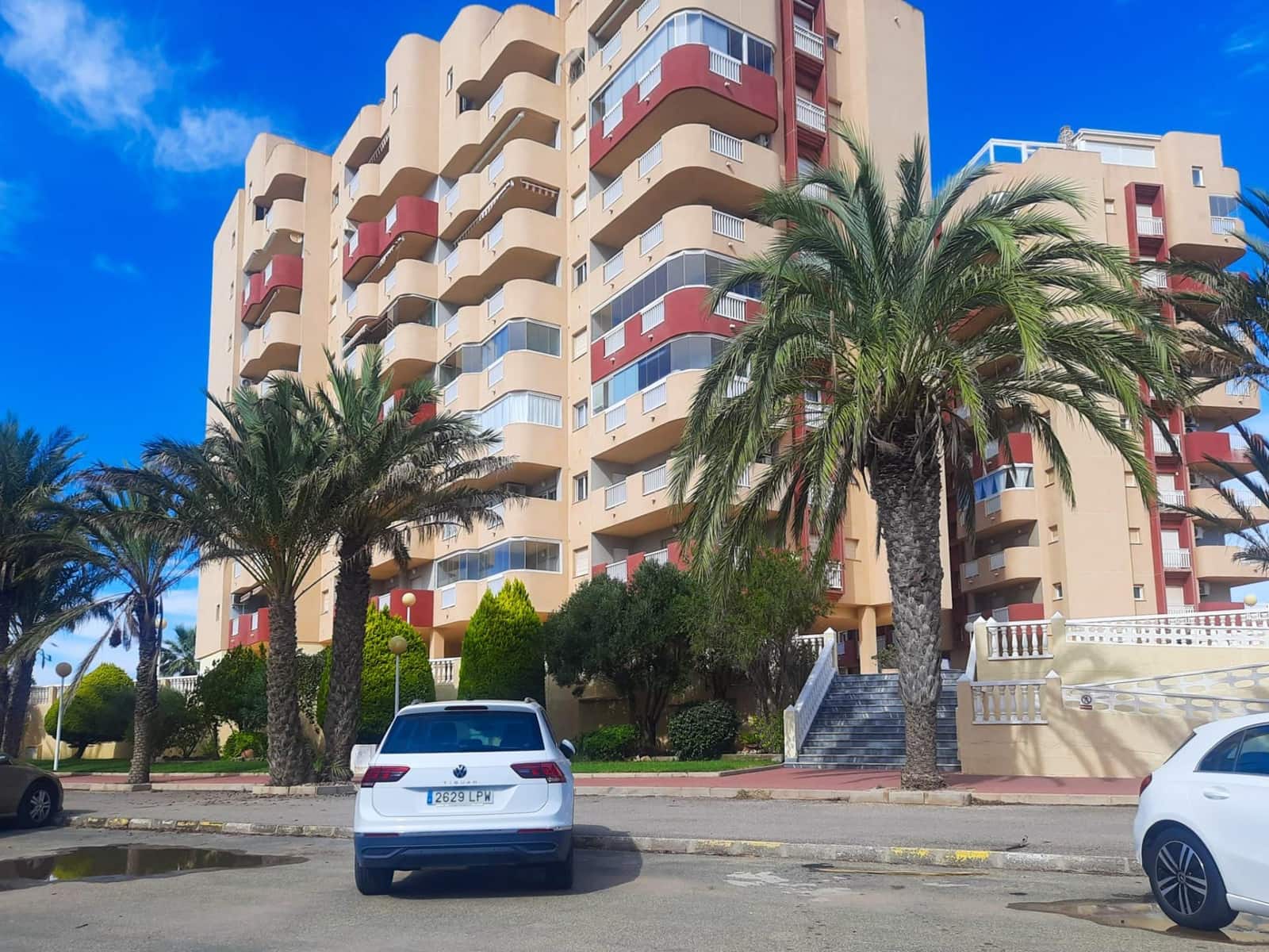 Apartamento de 3 habitaciones en La Manga del Mar Menor en venta con piscina garaje - 290.000 € (Ref: 8597411)