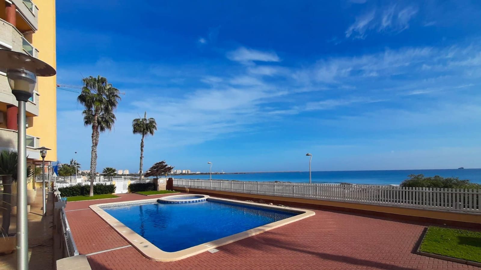 2 quarto Apartamento para venda em La Manga del Mar Menor com piscina - 210 000 € (Ref: 9470419)