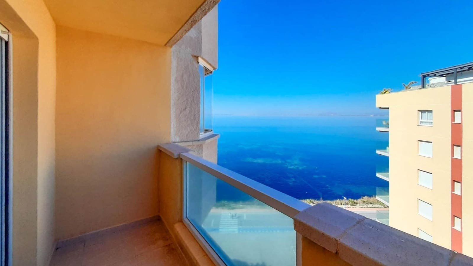 2 chambre Penthouse à vendre à La Manga del Mar Menor avec piscine - 315 000 € (Ref: 9625756)