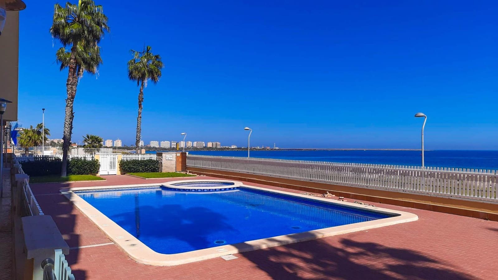 2 chambre Penthouse à vendre à La Manga del Mar Menor avec piscine - 315 000 € (Ref: 9625756)