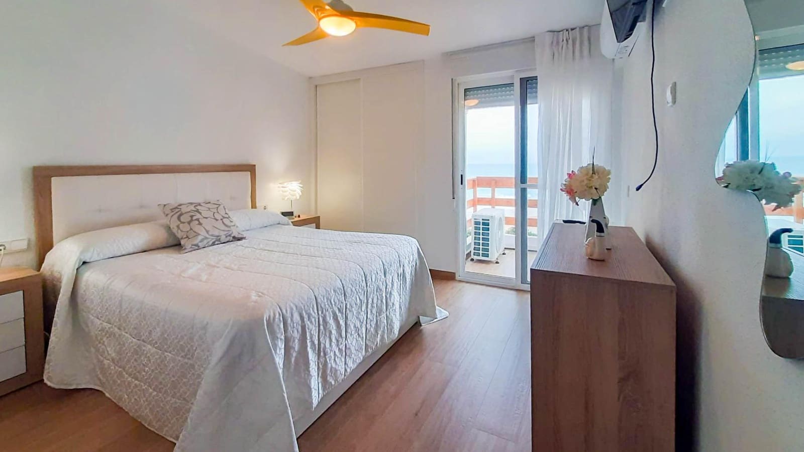 2 soveværelse Lejlighed til salg i La Manga del Mar Menor med swimmingpool - € 315.000 (Ref: 9648205)