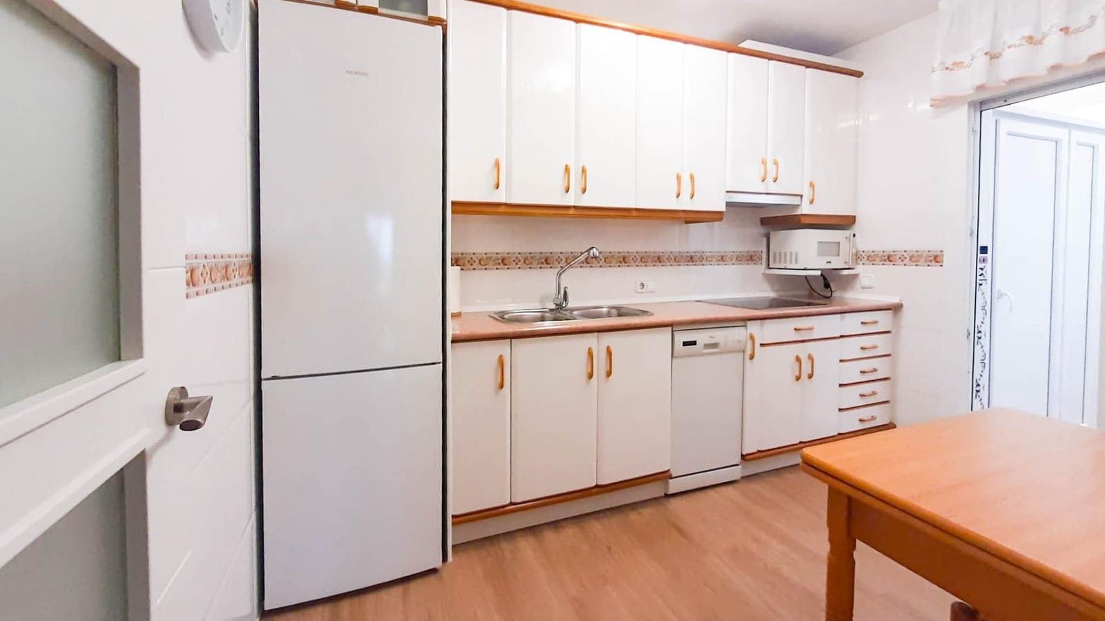 2 soveværelse Lejlighed til salg i La Manga del Mar Menor med swimmingpool - € 315.000 (Ref: 9648205)