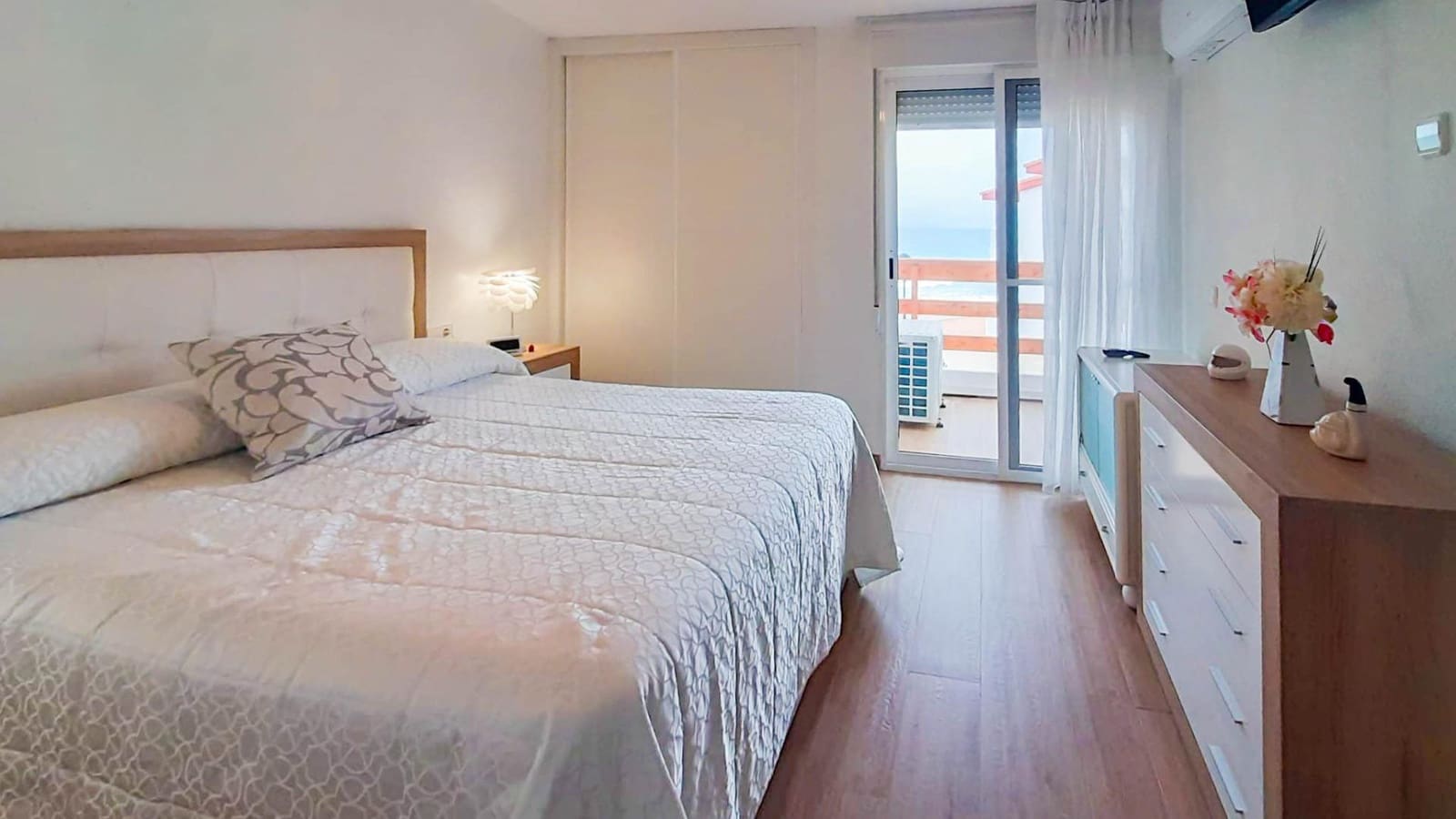 2 soveværelse Lejlighed til salg i La Manga del Mar Menor med swimmingpool - € 315.000 (Ref: 9648205)