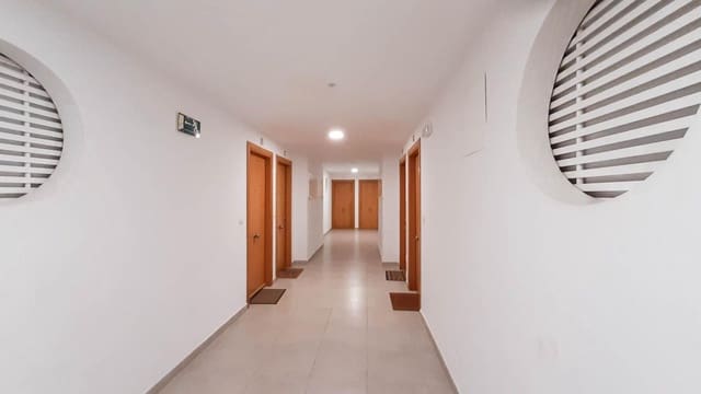 2 slaapkamer Appartement te koop in La Manga del Mar Menor met zwembad garage - € 247.000 (Ref: 9799301)