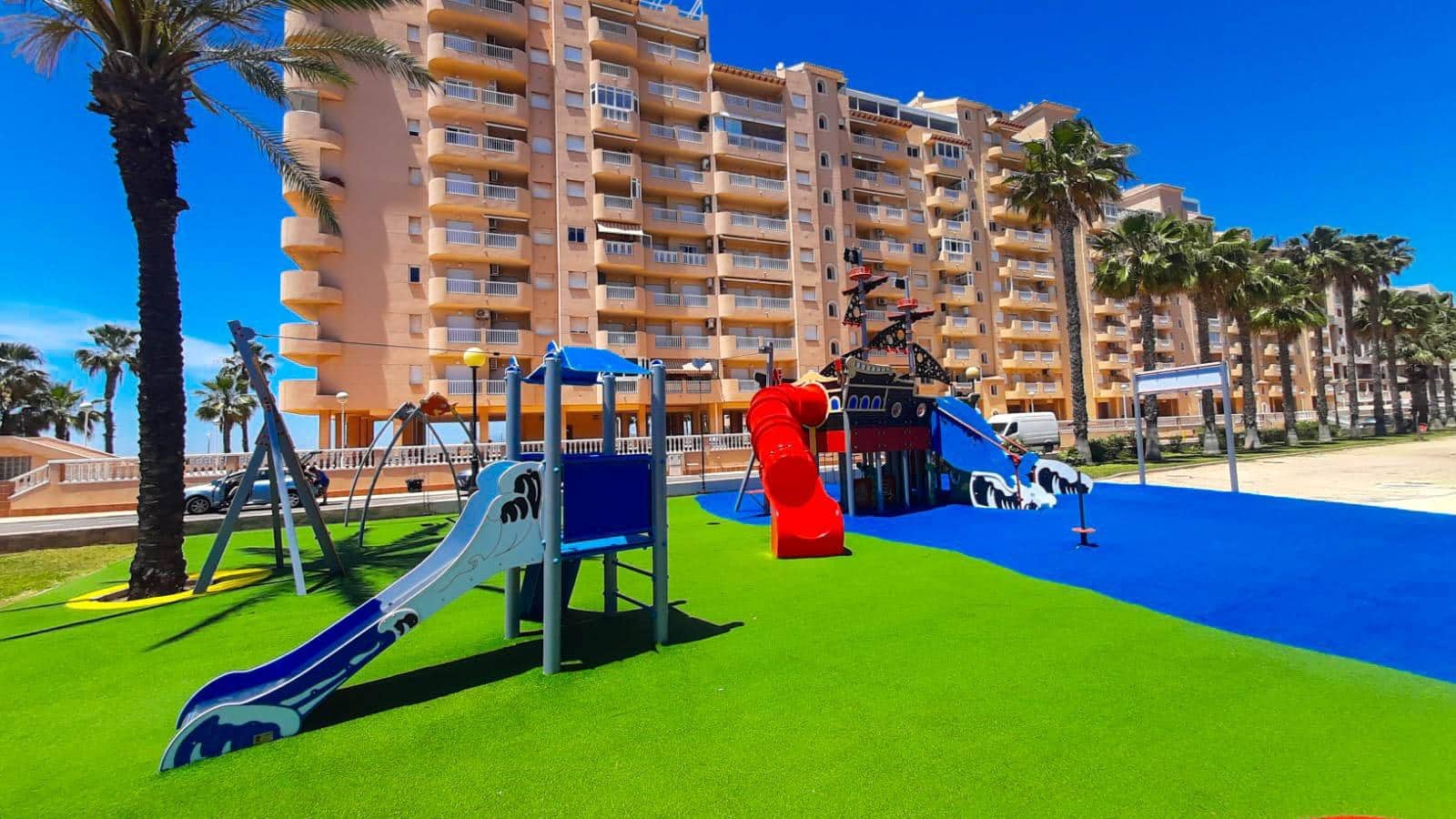 2 bedroom Apartment for sale in La Manga del Mar Menor with pool garage - € 210,000 (Ref: 9831581)