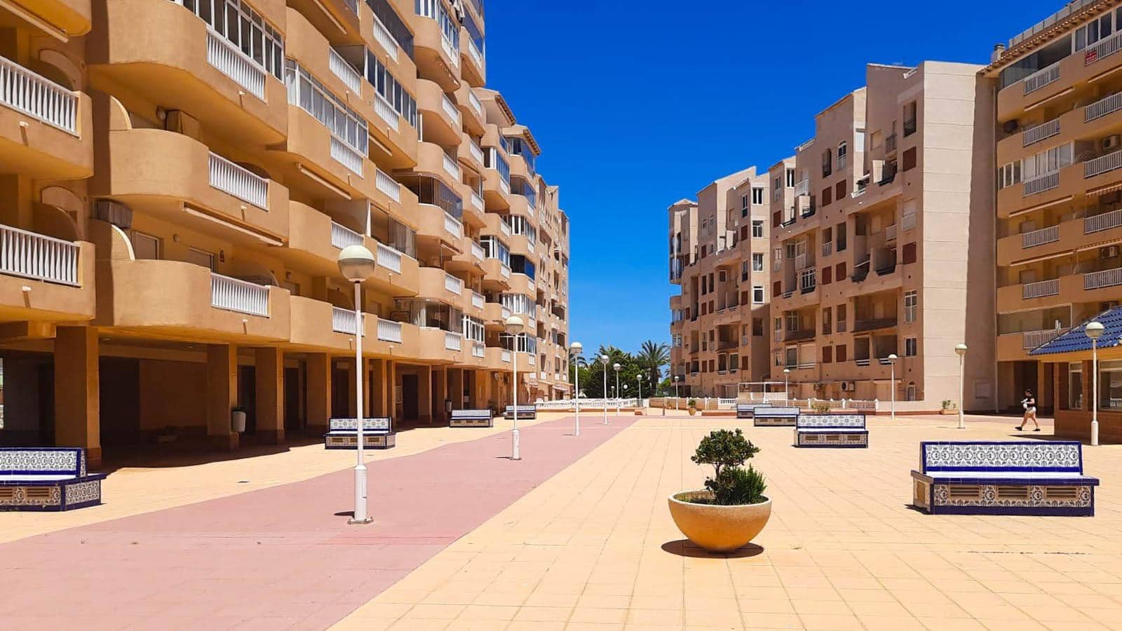 2 bedroom Apartment for sale in La Manga del Mar Menor with pool garage - € 210,000 (Ref: 9831581)