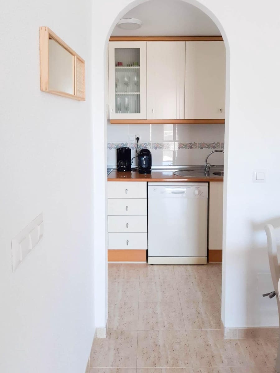 1 slaapkamer Appartement te koop in La Manga del Mar Menor met zwembad - € 135.000 (Ref: 9843433)