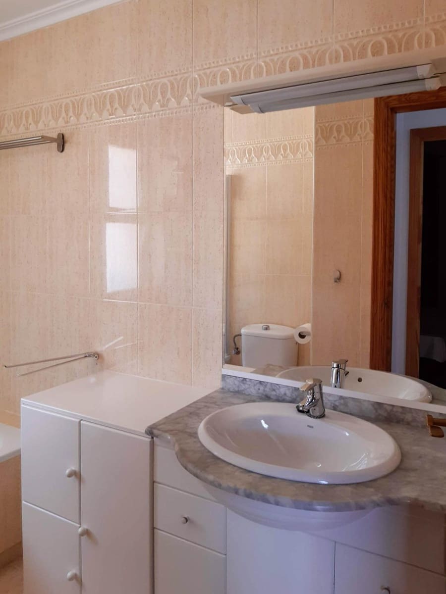 1 slaapkamer Appartement te koop in La Manga del Mar Menor met zwembad - € 135.000 (Ref: 9843433)