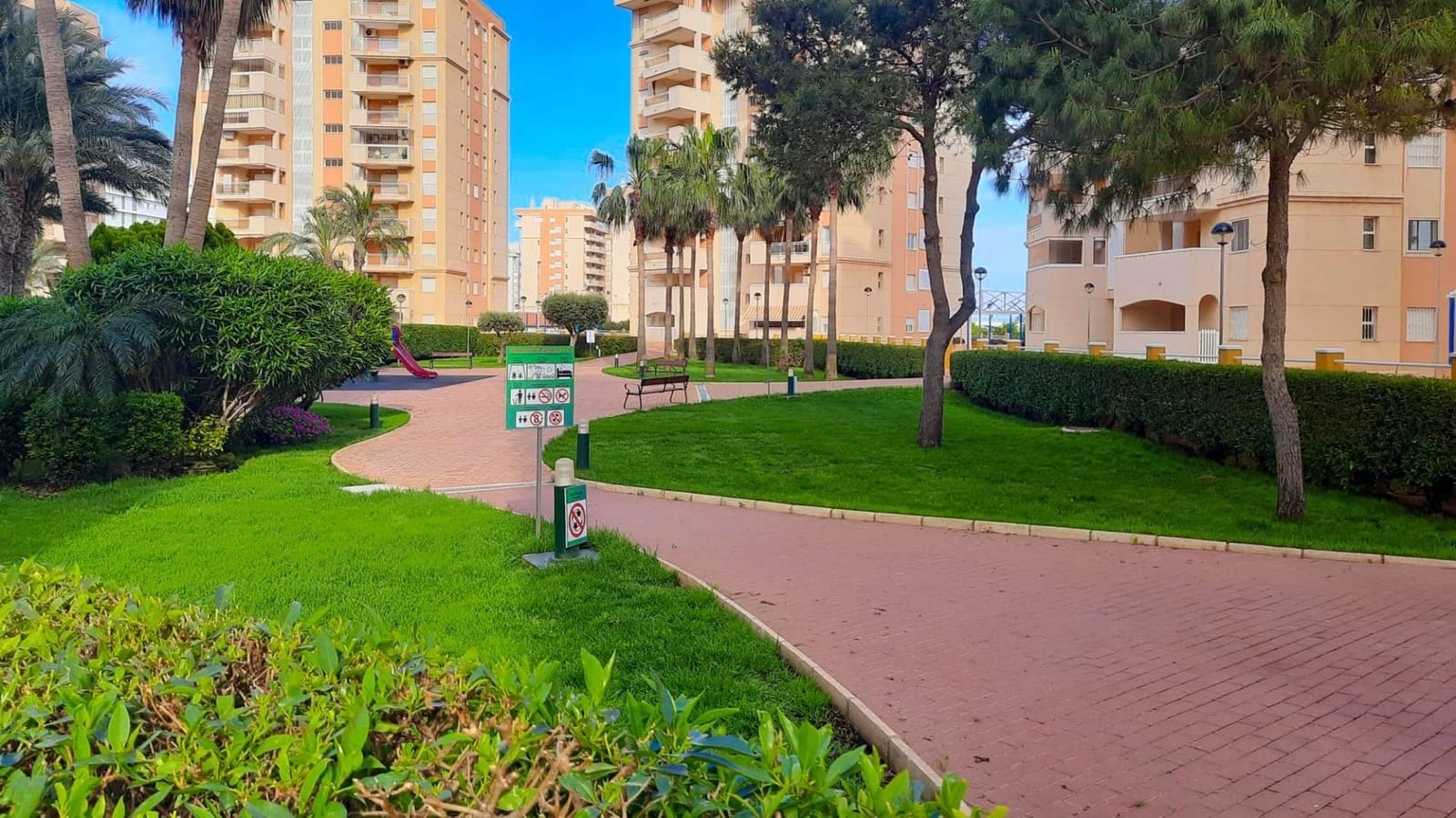 1 slaapkamer Appartement te koop in La Manga del Mar Menor met zwembad - € 135.000 (Ref: 9843433)