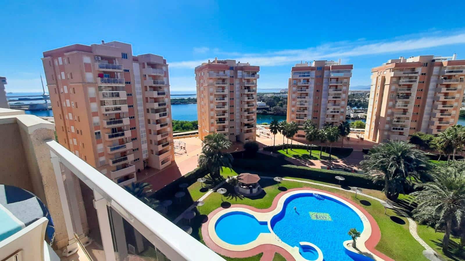 1 makuuhuone Huoneisto myytävänä paikassa La Manga del Mar Menor mukana uima-altaan - 135 000 € (Ref: 9843433)