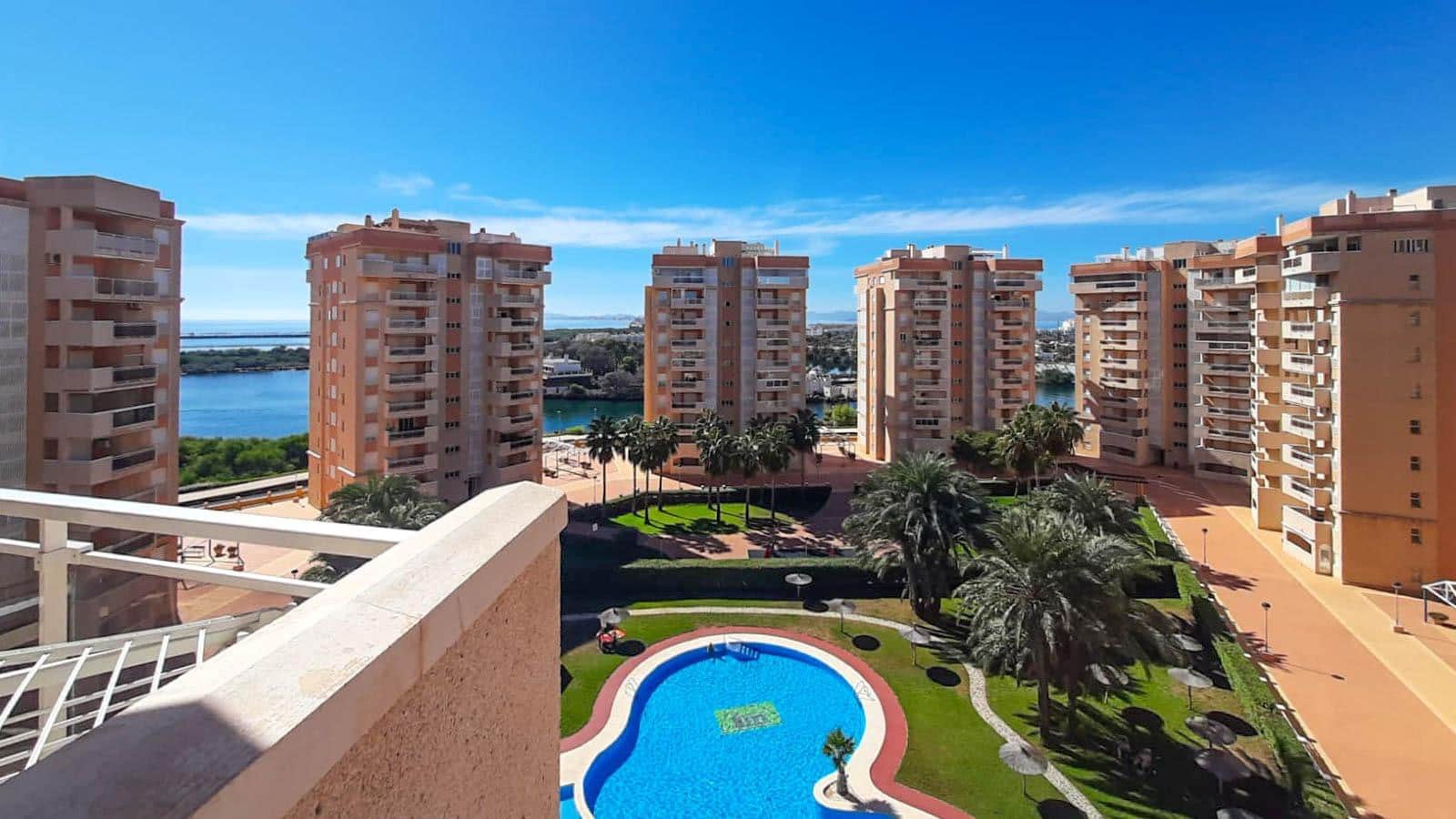 1 makuuhuone Huoneisto myytävänä paikassa La Manga del Mar Menor mukana uima-altaan - 135 000 € (Ref: 9843433)