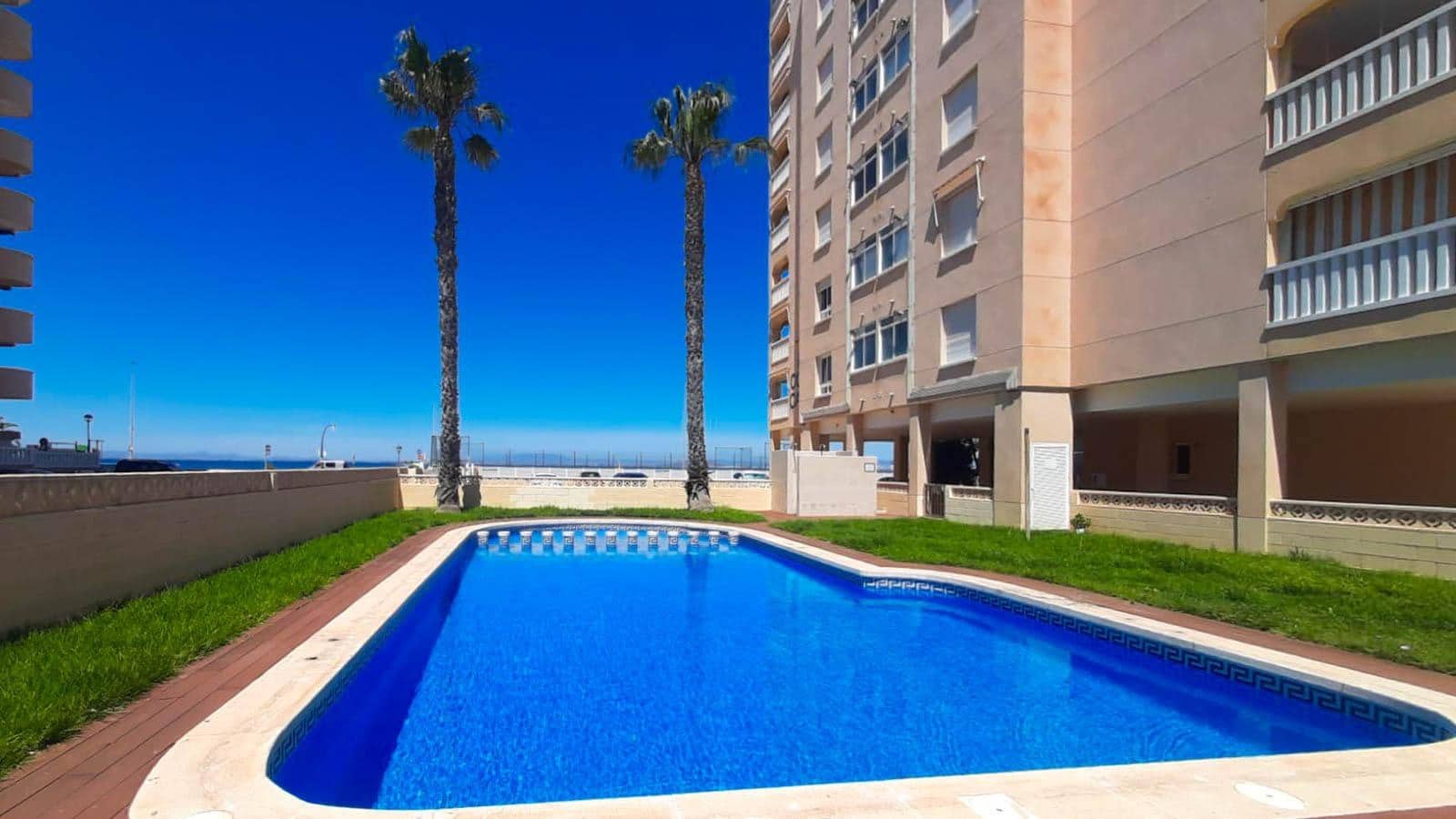 2 chambre Appartement à vendre à La Manga del Mar Menor avec piscine - 215 000 € (Ref: 9855526)