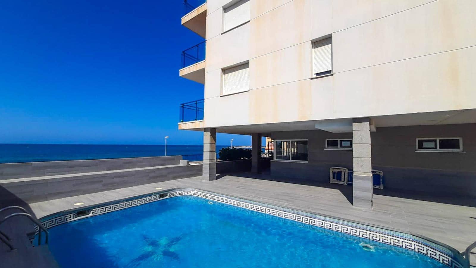 2 soveværelse Lejlighed til salg i La Manga del Mar Menor med swimmingpool - € 198.000 (Ref: 9892416)