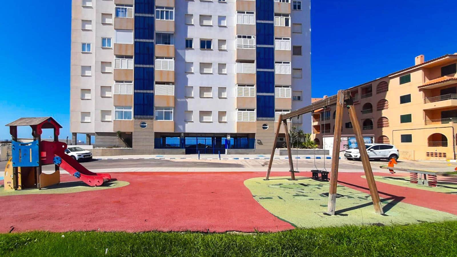 2 soveværelse Lejlighed til salg i La Manga del Mar Menor med swimmingpool - € 198.000 (Ref: 9892416)