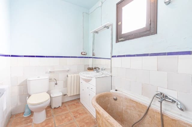 20 bedroom Hotel for sale in Bocairent with garage - € 1,590,000 (Ref: 7386314)