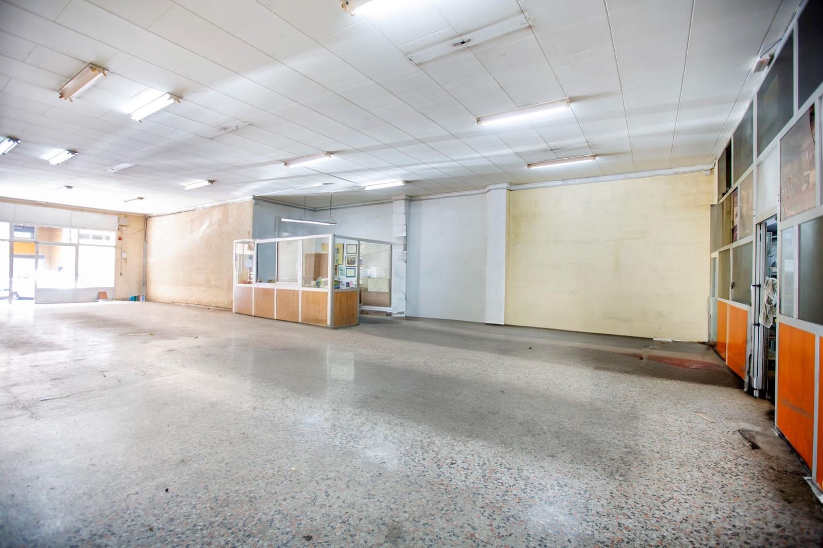 Kommersiell till salu i Gandia - 249 000 € (Ref: 8597347)